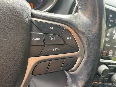 Used 2021 Jeep Grand Cherokee Laredo X AWD/4WD image 30