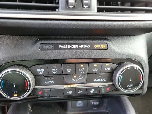 Used 2022 Ford Escape SE w/ SE Sport Appearance Package AWD/4WD image 11