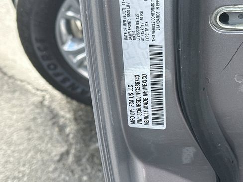 Used 2024 RAM 2500 Big Horn w/ Bed Utility Group image 27