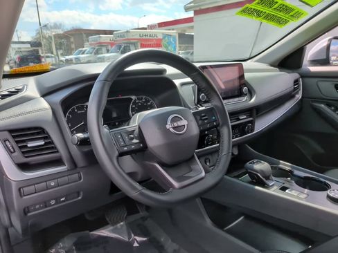 Used 2025 Nissan Rogue SV AWD/4WD image 31