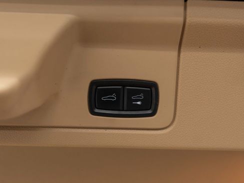 Used 2014 Porsche Panamera 4 image 28