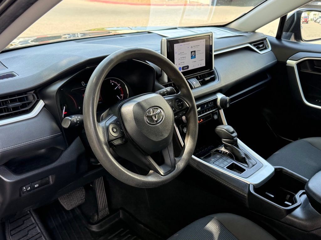 Used 2024 Toyota RAV4 LE AWD/4WD image 18