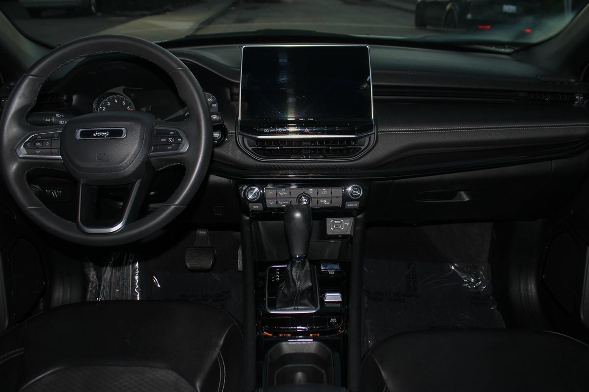 Used 2023 Jeep Compass Latitude AWD/4WD image 12