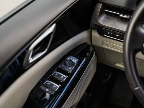 Used 2024 Kia Carnival EX image 33