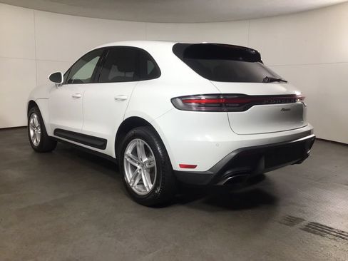 Certified 2024 Porsche Macan AWD/4WD image 3