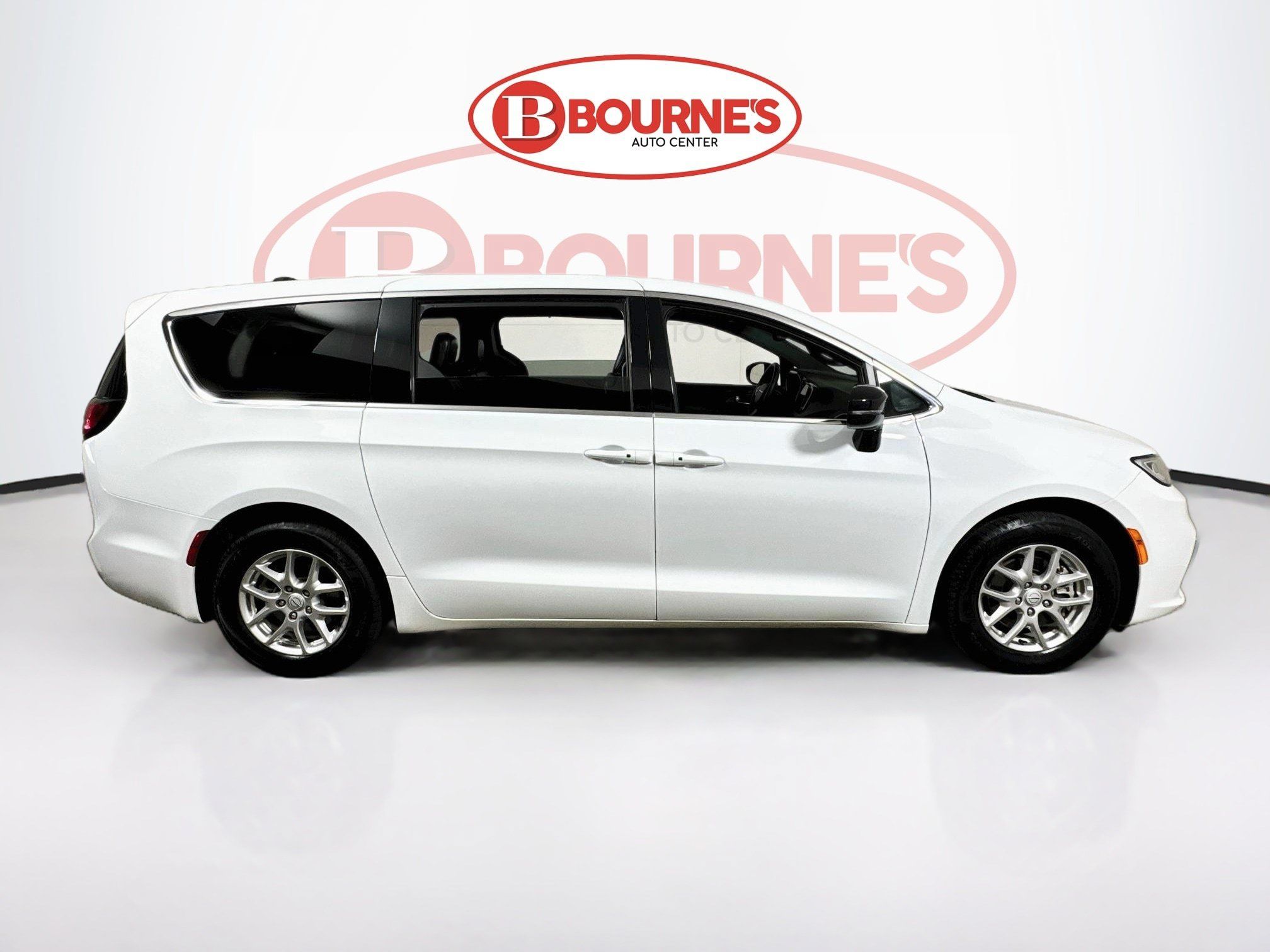 Used 2025 Chrysler Pacifica Select FWD image 11