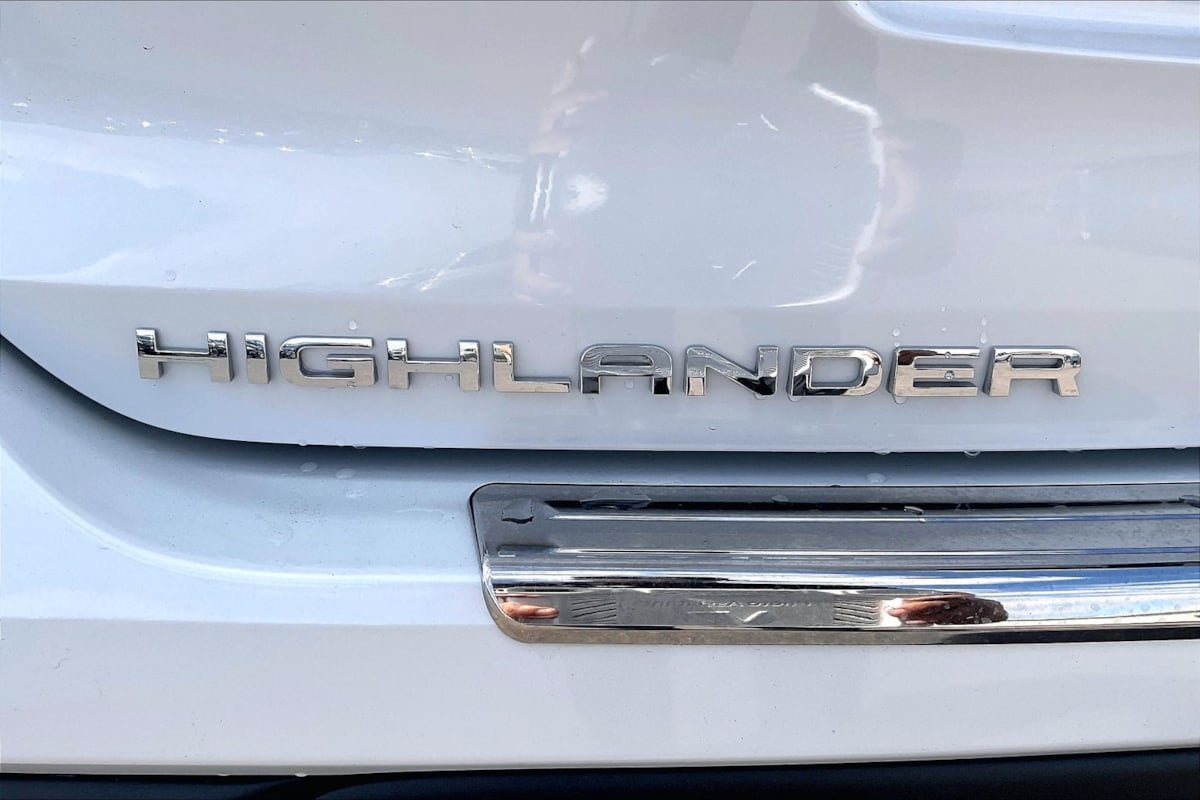 Used 2022 Toyota Highlander XLE AWD/4WD image 8