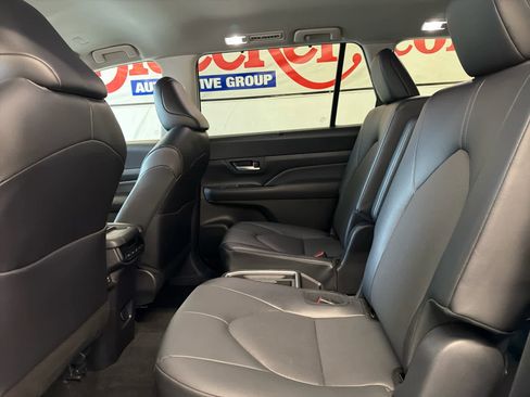 Used 2025 Toyota Grand Highlander FWD image 19