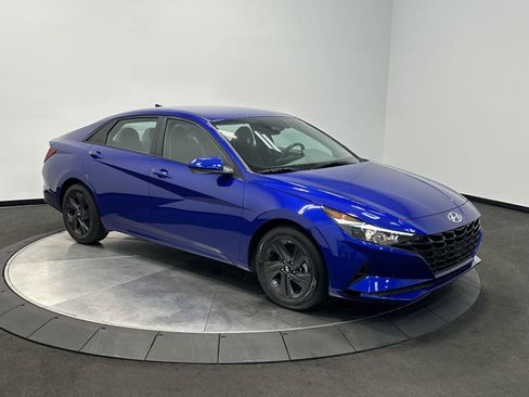 Certified 2023 Hyundai Elantra SEL w/ Cargo Package FWD image 2