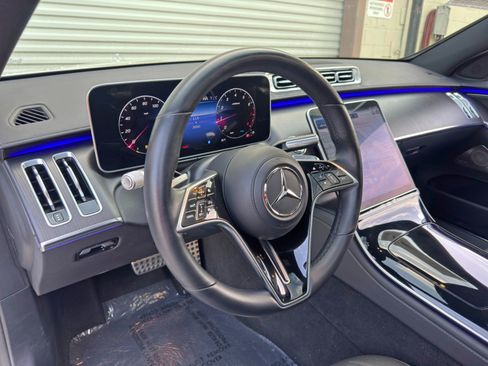 Used 2022 Mercedes-Benz S 500 4MATIC w/ AMG Line Package image 14
