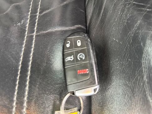 Used 2019 Chrysler 300 S image 30