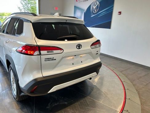 Certified 2024 Toyota Corolla Cross LE w/ Moonroof Package AWD/4WD image 5