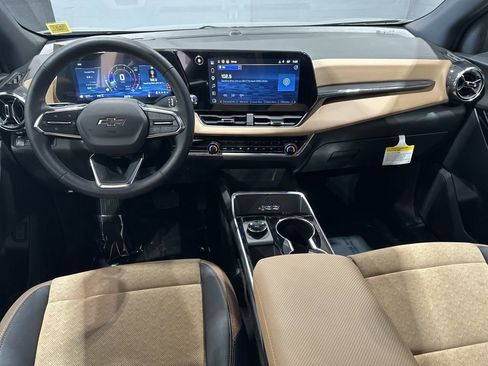 Used 2026 Chevrolet Equinox ACTIV w/ Convenience Package III AWD/4WD image 7