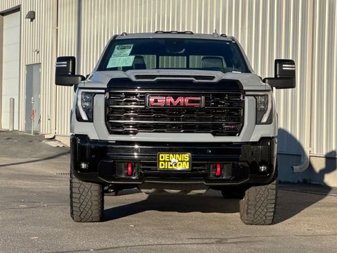 Used 2025 GMC Sierra 2500 AT4X image 9