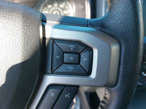 Used 2015 Ford F150 Lariat image 19