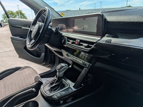 Used 2024 Kia Seltos S AWD/4WD image 23
