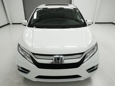 Used 2020 Honda Odyssey Elite image 2