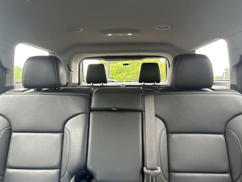 Used 2023 GMC Acadia SLT AWD/4WD image 10