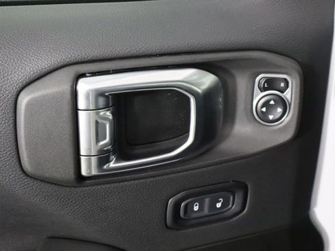 Used 2025 Jeep Wrangler Unlimited Sahara AWD/4WD image 22