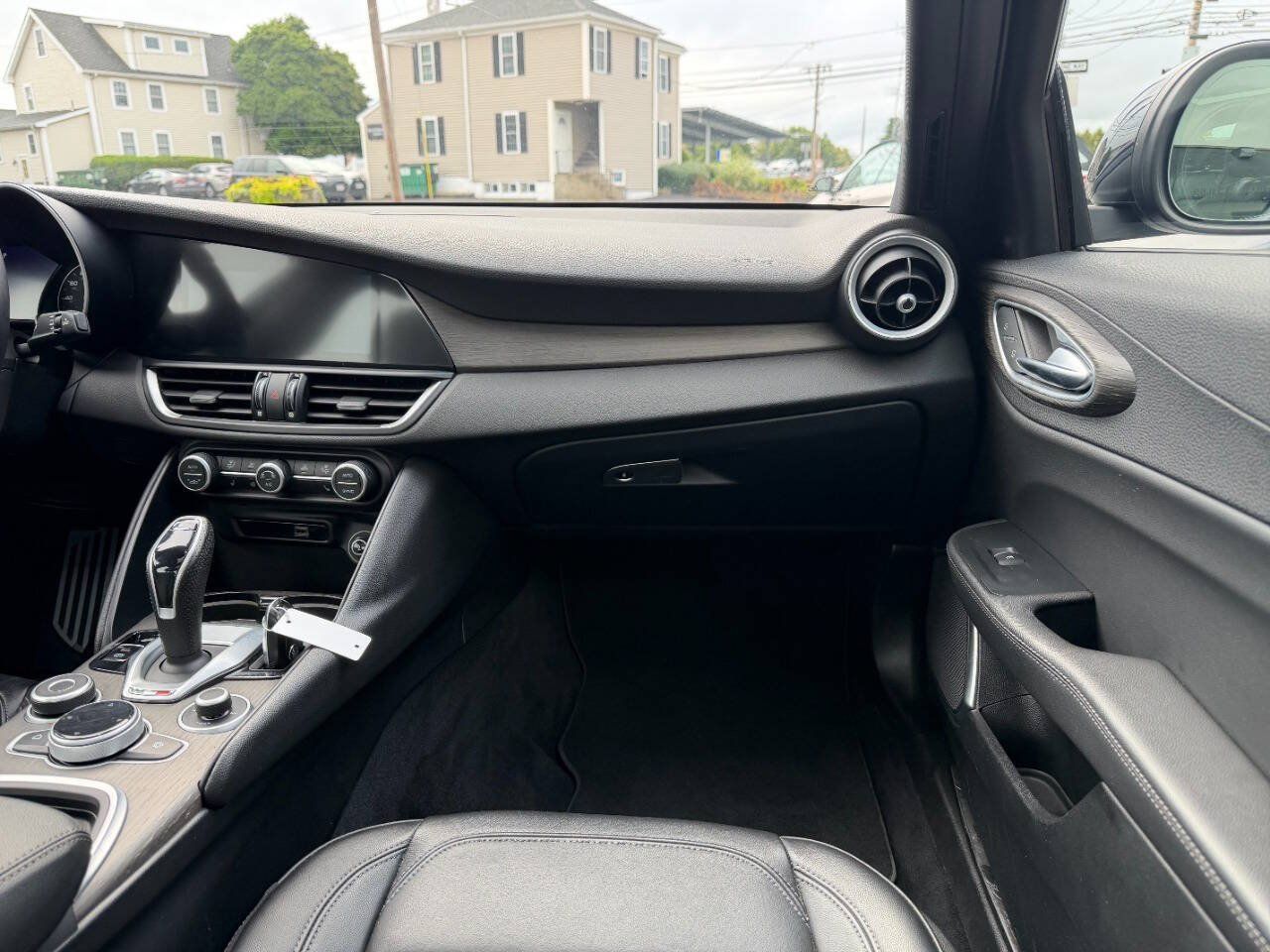 Used 2022 Alfa Romeo Giulia Ti AWD/4WD image 27