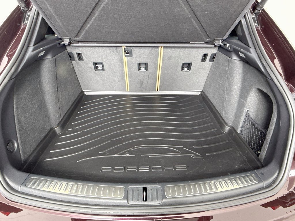 Certified 2025 Porsche Macan AWD/4WD image 28