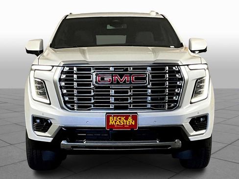 Used 2025 GMC Yukon XL Denali w/ Sun & Power Step Package AWD/4WD image 3