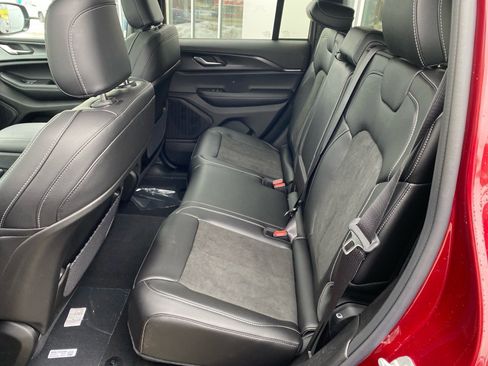 Used 2025 Jeep Grand Cherokee Altitude image 22