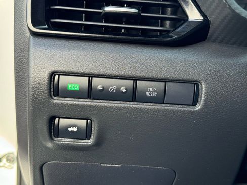 Used 2024 Nissan Sentra SV image 22