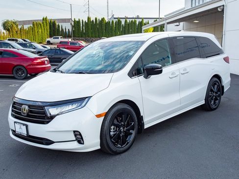 Certified 2024 Honda Odyssey Sport image 6