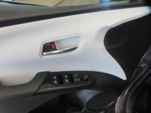 Used 2018 Toyota Prius Prime Premium FWD image 14