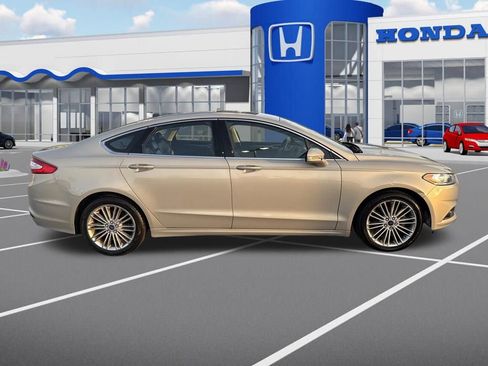 Used 2015 Ford Fusion SE w/ Equipment Group 202A image 9