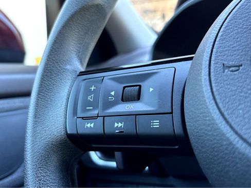 Used 2023 Nissan Rogue SV image 15