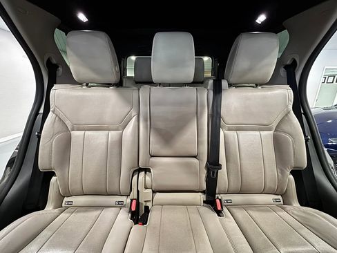 Used 2017 Land Rover Discovery SE AWD/4WD image 28