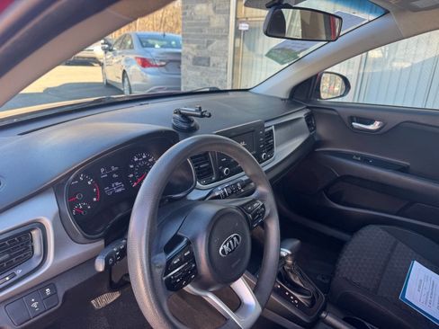 Used 2018 Kia Rio S image 11