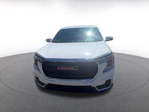 Used 2024 GMC Terrain SLE FWD image 4