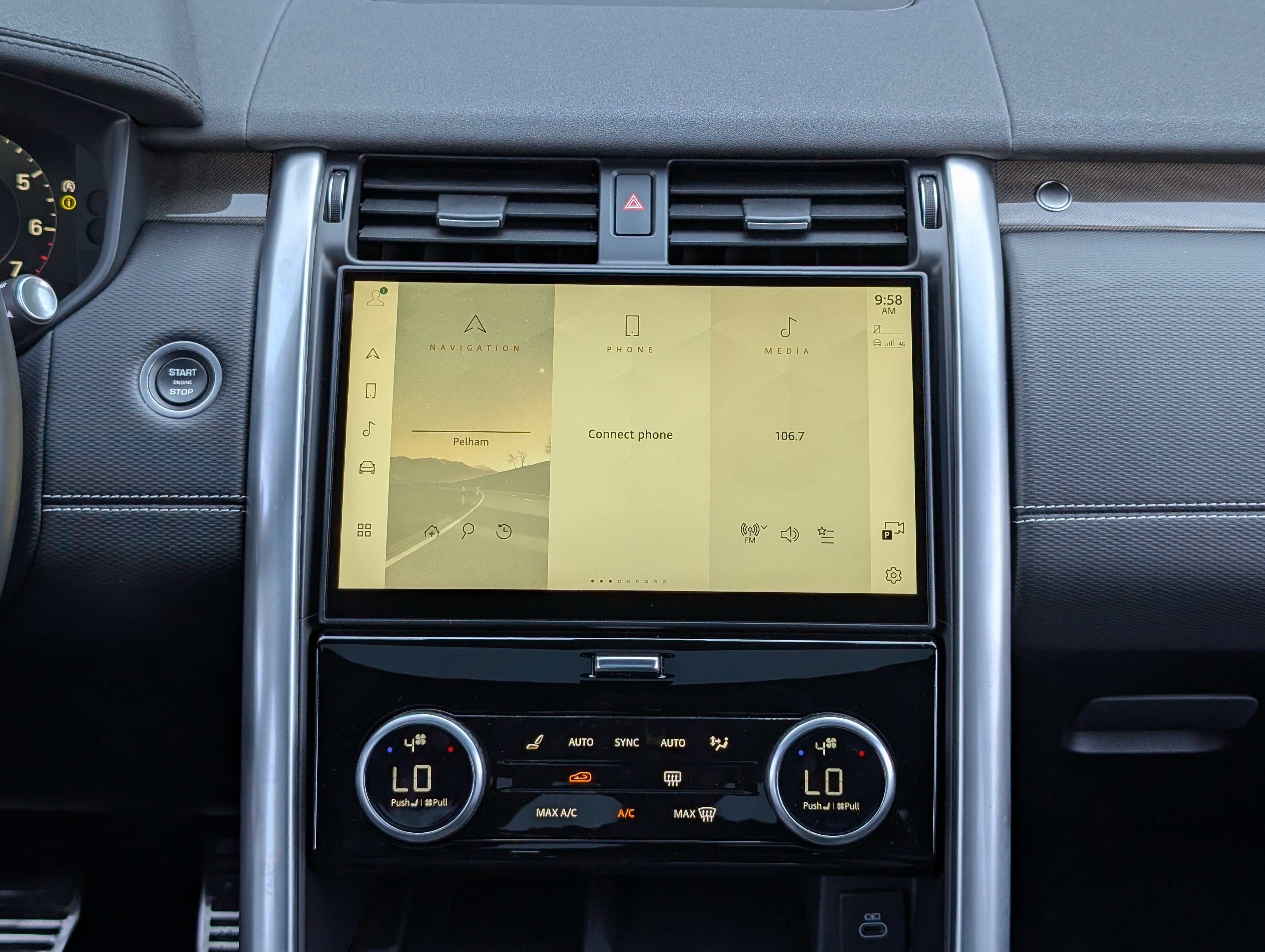 Used 2023 Land Rover Discovery Metropolitan Edition AWD/4WD image 31
