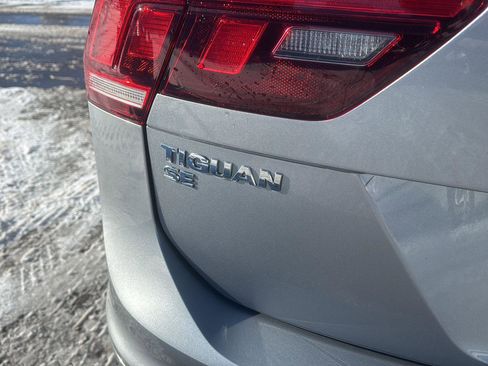 Used 2021 Volkswagen Tiguan SE image 5
