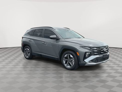 Used 2025 Hyundai Tucson SEL FWD image 2