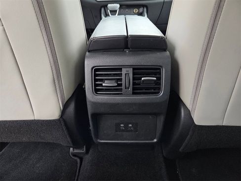 Used 2021 Nissan Rogue SV w/ Premium Package image 22