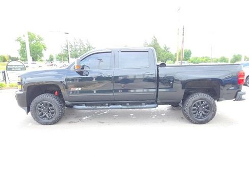 Used 2019 Chevrolet Silverado 2500 LT w/ Midnight Edition AWD/4WD image 11
