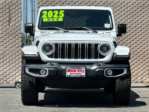 Used 2025 Jeep Wrangler Unlimited Sahara AWD/4WD image 9