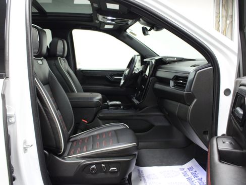 Used 2025 GMC Yukon AT4 Ultimate w/ LPO, Floor Liner Package AWD/4WD image 18