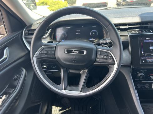 Used 2023 Jeep Grand Cherokee L Laredo RWD image 23
