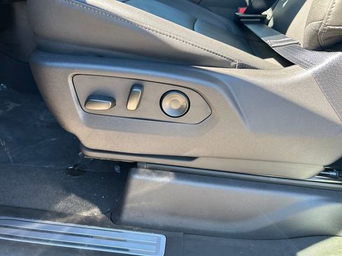 New 2026 GMC Sierra 2500 SLT w/ SLT Convenience Package image 13