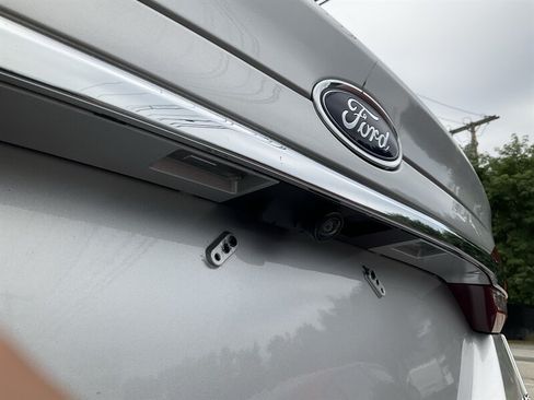 Used 2018 Ford Fusion SE FWD image 11