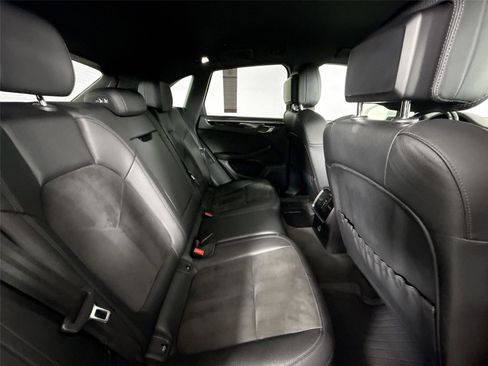 Used 2021 Porsche Macan image 40