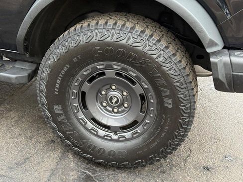 Used 2025 Ford Bronco Badlands image 8