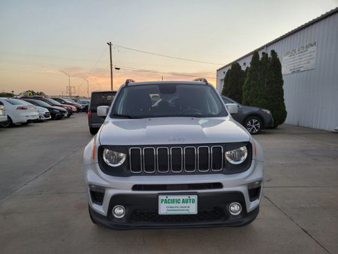 Used 2019 Jeep Renegade Latitude w/ Cold Weather Group AWD/4WD image 2