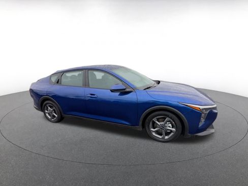 Used 2025 Kia K4 LXS image 2