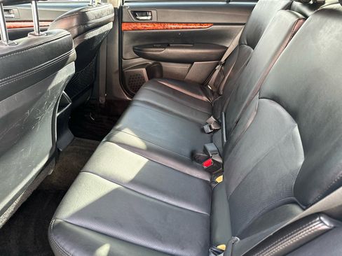 Used 2011 Subaru Outback 2.5i Limited w/ PWR Moonroof Pkg image 11